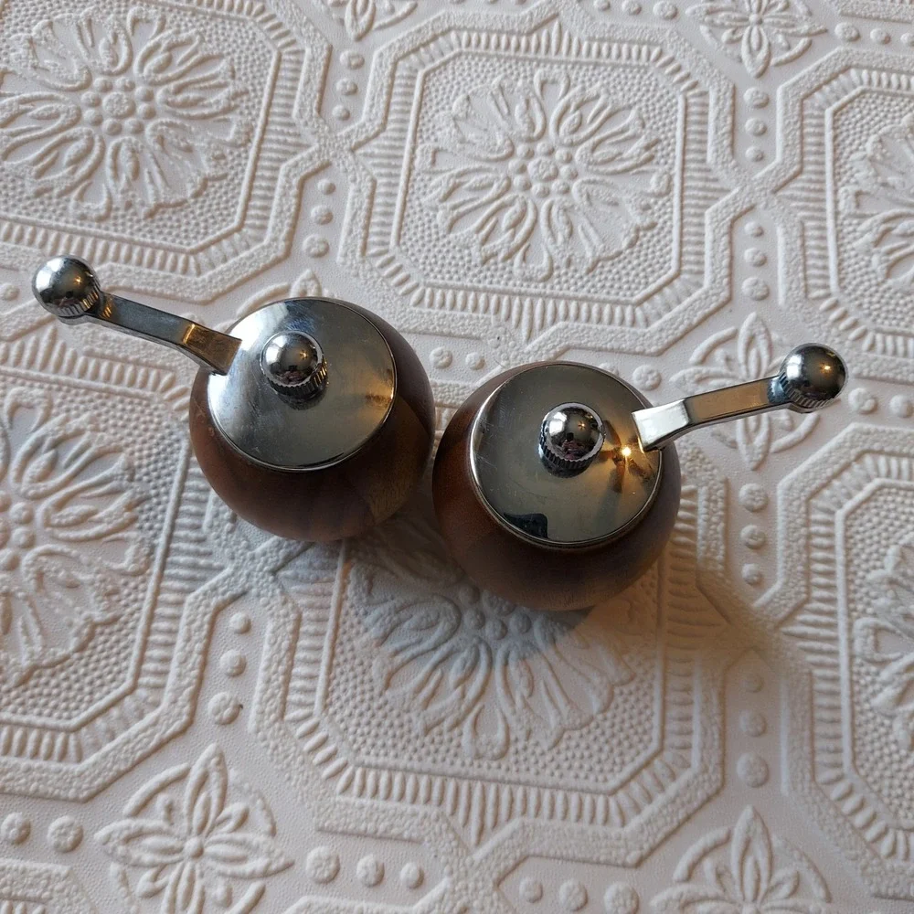 Vintage Wood Salt and Pepper Grinder Set Hand Crank Chrome Spherical Brown 2pc